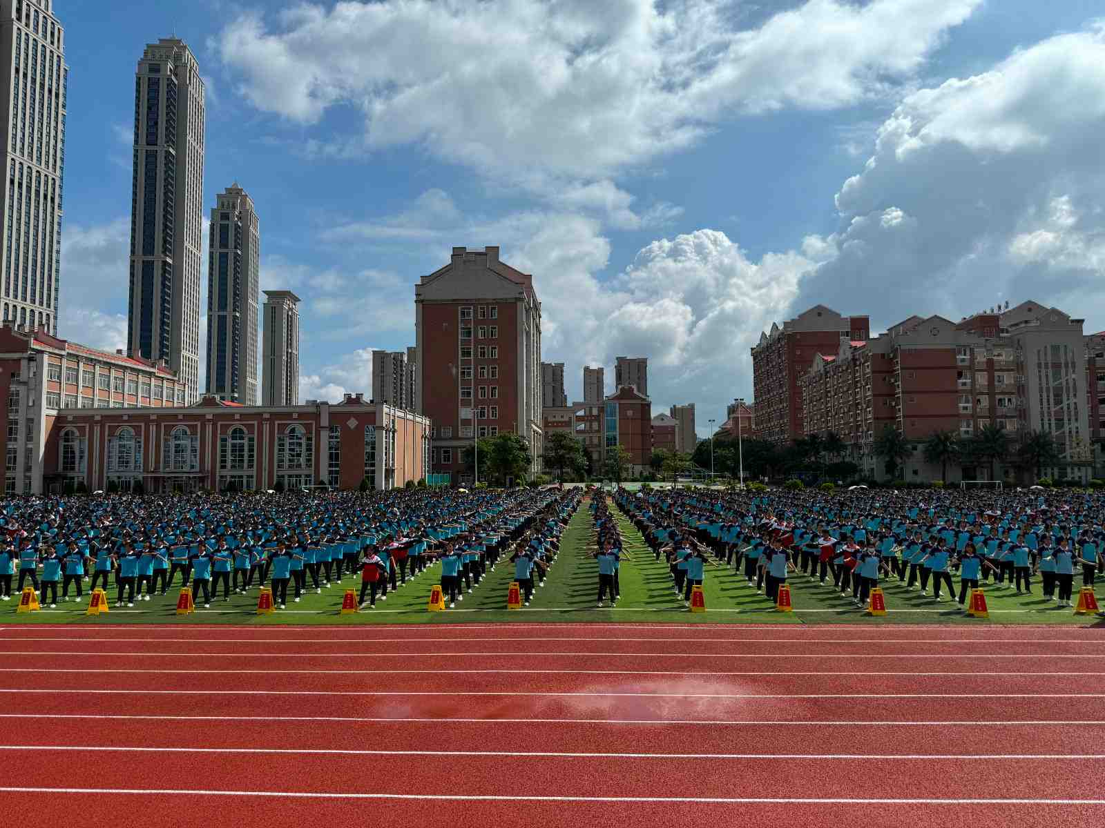 阳光体育大课间活动